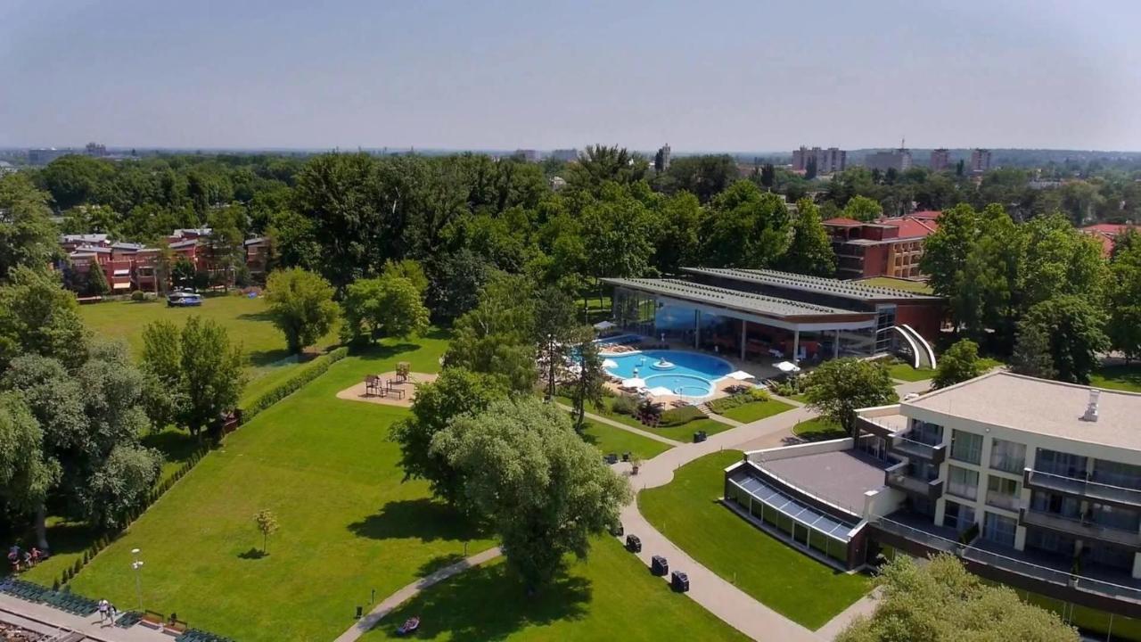 Mf Villa Azur Wellness Apartment Siófok Extérieur photo